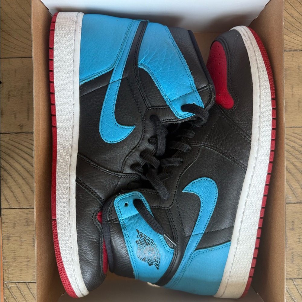 Air Jordan 1 High OG NC to Chi